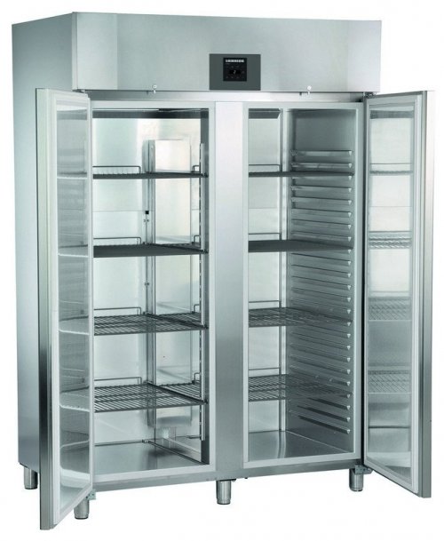 LIEBHERR 1361 literes hűtő, ventilációs hűtéssel, teli ajtós